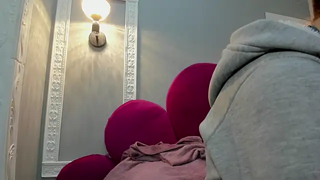 Bonniie 22 online show from 5, 12, 2025