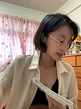 Snapshot of ladypaggy chatting on 12, 11, 2025 ladypaggy online show from 12, 11, 2025