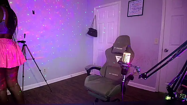 Snapshot of lovelyenigma365 chatting on 5, 4, 2026 lovelyenigma365 online show from 5, 4, 2026