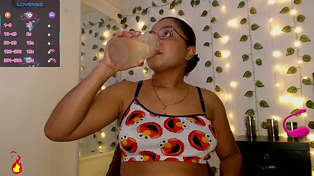Snapshot of victtoria_cane63 chatting on 14, 5, 2026 victtoria cane63 online show from 14, 5, 2026