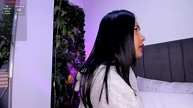 Fernanda liie  online show from 9, 3, 2026