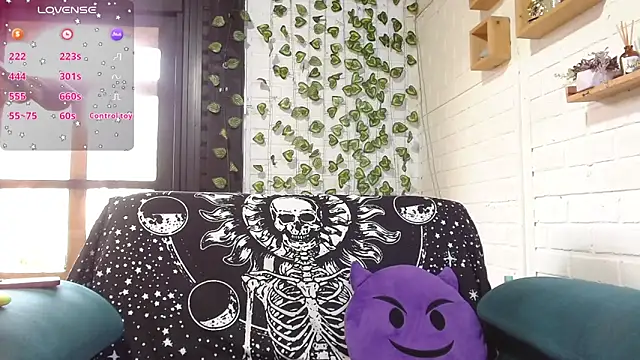 LiraSonnett online show from 16, 9, 2025