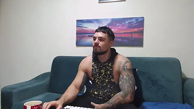 Tiberius hunk online show from 18, 12, 2025