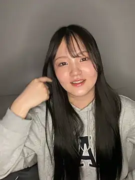 MinaKubo online show from 6, 4, 2026