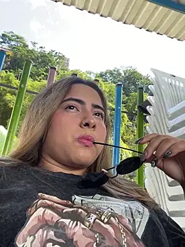 Snapshot of lunaxxx_69 chatting on 14, 10, 2025 lunaxxx 69 online show from 14, 10, 2025