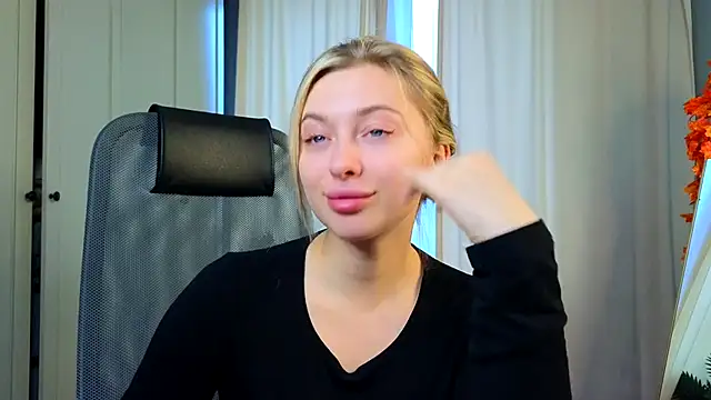 christie luv online show from 20, 11, 2025