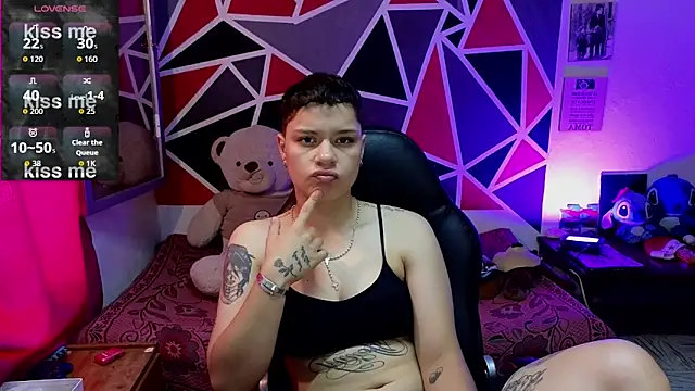 Snapshot of demimoore222 chatting on 19, 12, 2025 demimoore222 online show from 19, 12, 2025