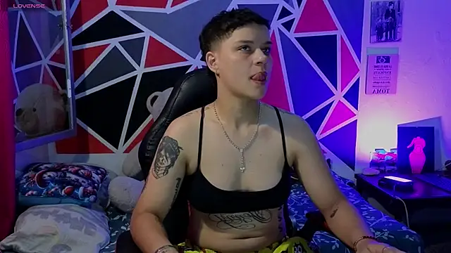 Snapshot of demimoore222 chatting on 6, 1, 2026 demimoore222 online show from 6, 1, 2026