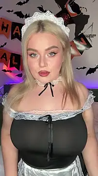 Snapshot of April_Vancee chatting on 28, 10, 2025 April Vancee online show from 28, 10, 2025