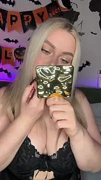 Snapshot of April_Vancee chatting on 2, 11, 2025 April Vancee online show from 2, 11, 2025