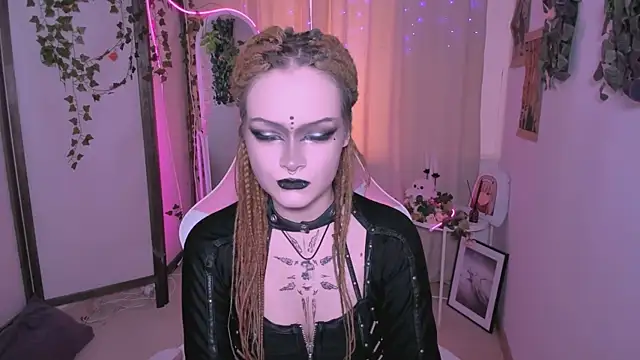 Snapshot of NicoleFlloret chatting on 4, 3, 2025 NicoleFlloret online show from 4, 3, 2025