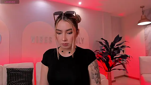 Snapshot of MaddisonCollins chatting on 2, 4, 2026 MaddisonCollins online show from 2, 4, 2026