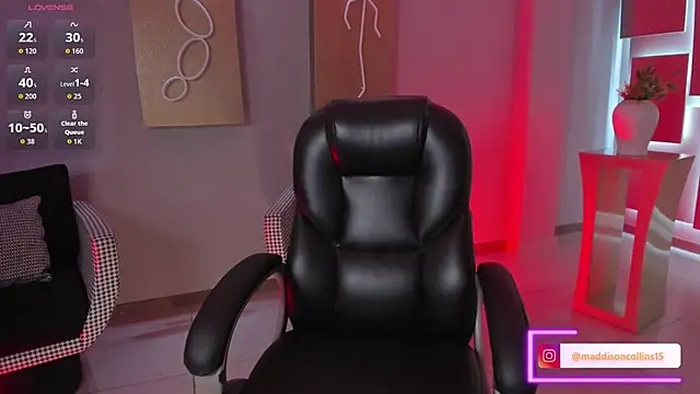 Snapshot of MaddisonCollins chatting on 3, 4, 2026 MaddisonCollins online show from 3, 4, 2026