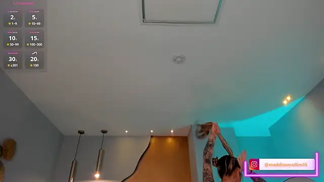 Snapshot of MaddisonCollins chatting on 10, 4, 2026 MaddisonCollins online show from 10, 4, 2026