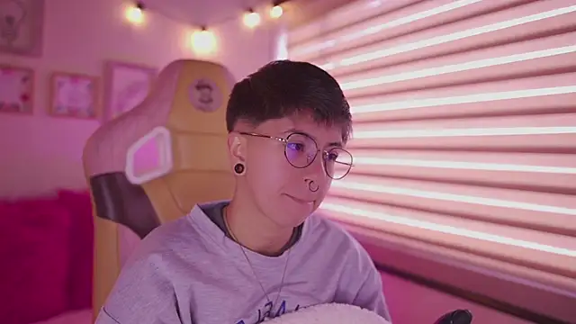 tommy blue online show from 13, 4, 2026