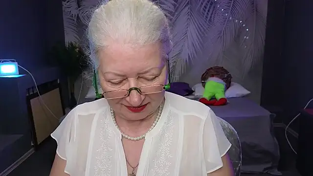 Snapshot of Maya_Mayflower chatting on 8, 3, 2025 Maya Mayflower online show from 8, 3, 2025