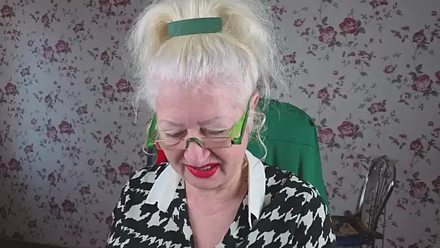 Snapshot of Maya_Mayflower chatting on 19, 10, 2025 Maya Mayflower online show from 19, 10, 2025