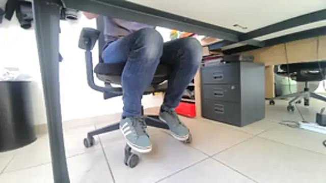 Snapshot of GM51-1988 chatting on 8, 4, 2026 GM51-1988 online show from 8, 4, 2026