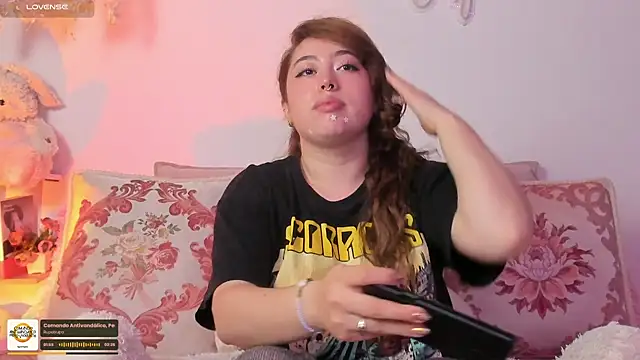 Snapshot of julieta_cooper20 chatting on 30, 9, 2025 julieta cooper20 online show from 30, 9, 2025