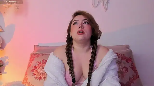 Snapshot of julieta_cooper20 chatting on 8, 10, 2025 julieta cooper20 online show from 8, 10, 2025