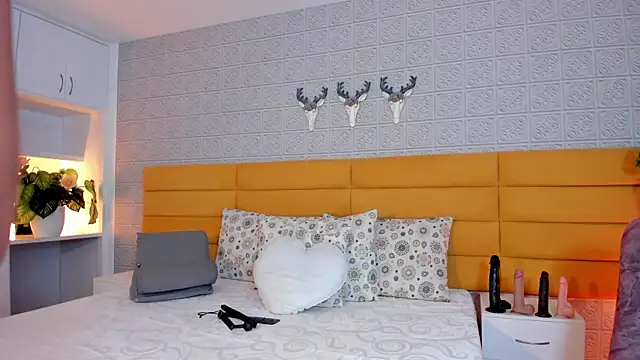 LeilaHiuston online show from 23, 3, 2026