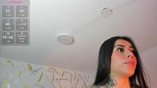 Snapshot of Cristal_Velle chatting on 11, 4, 2026 Cristal Velle online show from 11, 4, 2026