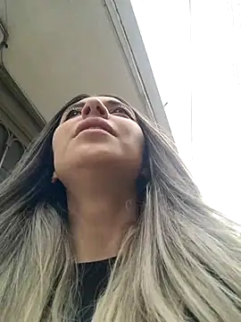 Snapshot of Isabella_Varella chatting on 4, 3, 2025 Isabella Varella online show from 4, 3, 2025