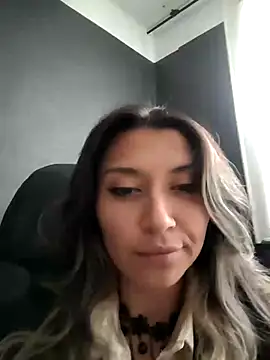 Snapshot of Isabella_Varella chatting on 10, 3, 2025 Isabella Varella online show from 10, 3, 2025