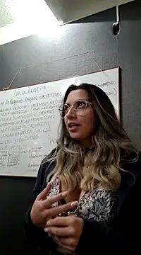 Snapshot of Isabella_Varella chatting on 11, 3, 2025 Isabella Varella online show from 11, 3, 2025