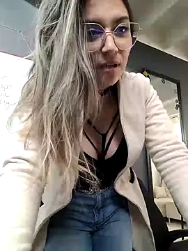 Snapshot of Isabella_Varella chatting on 20, 3, 2025 Isabella Varella online show from 20, 3, 2025