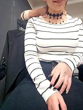 Snapshot of Isabella_Varella chatting on 15, 10, 2025 Isabella Varella online show from 15, 10, 2025