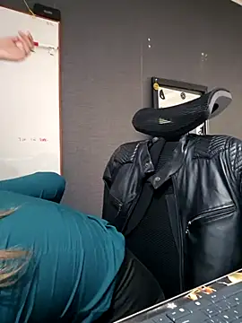 Snapshot of Isabella_Varella chatting on 21, 10, 2025 Isabella Varella online show from 21, 10, 2025