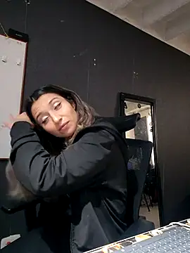 Snapshot of Isabella_Varella chatting on 28, 10, 2025 Isabella Varella online show from 28, 10, 2025