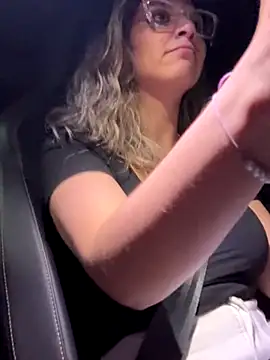 Snapshot of Isabella_Varella chatting on 8, 11, 2025 Isabella Varella online show from 8, 11, 2025