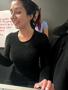 Snapshot of Isabella_Varella chatting on 11, 11, 2025 Isabella Varella online show from 11, 11, 2025