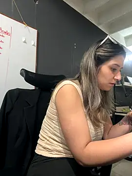 Snapshot of Isabella_Varella chatting on 13, 11, 2025 Isabella Varella online show from 13, 11, 2025