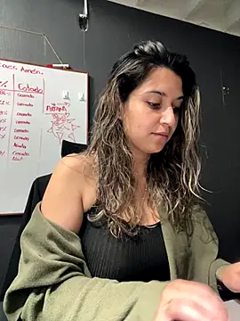 Snapshot of Isabella_Varella chatting on 17, 11, 2025 Isabella Varella online show from 17, 11, 2025