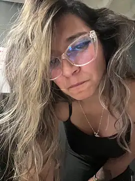 Snapshot of Isabella_Varella chatting on 18, 11, 2025 Isabella Varella online show from 18, 11, 2025