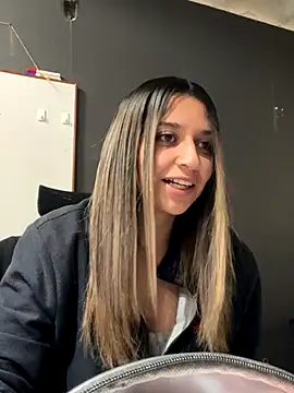 Snapshot of Isabella_Varella chatting on 21, 11, 2025 Isabella Varella online show from 21, 11, 2025