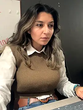 Snapshot of Isabella_Varella chatting on 24, 11, 2025 Isabella Varella online show from 24, 11, 2025