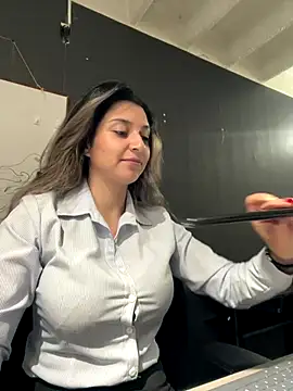 Snapshot of Isabella_Varella chatting on 1, 12, 2025 Isabella Varella online show from 1, 12, 2025