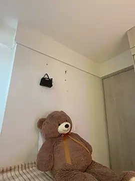 Snapshot of ZaraLuuv chatting on 15, 4, 2026 ZaraLuuv online show from 15, 4, 2026