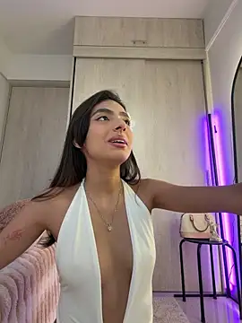 Snapshot of ZaraLuuv chatting on 16, 4, 2026 ZaraLuuv online show from 16, 4, 2026