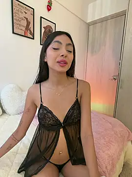 Snapshot of ZaraLuuv chatting on 14, 7, 2026 ZaraLuuv online show from 14, 7, 2026