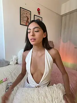Snapshot of ZaraLuuv chatting on 18, 7, 2026 ZaraLuuv online show from 18, 7, 2026