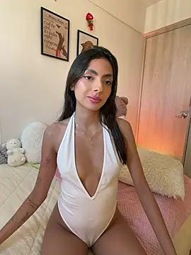 Snapshot of ZaraLuuv chatting on 21, 7, 2026 ZaraLuuv online show from 21, 7, 2026