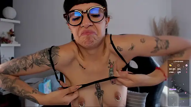 Snapshot of Saraa_Desiree chatting on 10, 1, 2026 Saraa Desiree online show from 10, 1, 2026