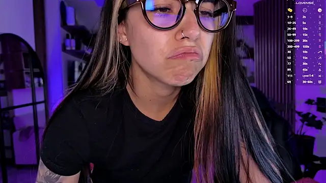 Snapshot of Saraa_Desiree chatting on 30, 3, 2026 Saraa Desiree online show from 30, 3, 2026