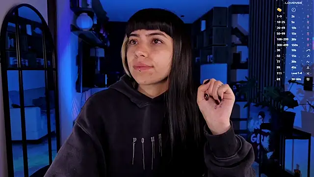 Snapshot of Saraa_Desiree chatting on 10, 4, 2026 Saraa Desiree online show from 10, 4, 2026