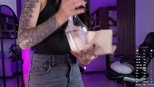 Snapshot of Saraa_Desiree chatting on 16, 4, 2026 Saraa Desiree online show from 16, 4, 2026